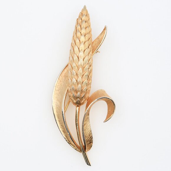 Vintage Crown Trifari Wheat Brooch Textured Gold Toned, Ad and Book Piece 1960s - Picture 1 of 5